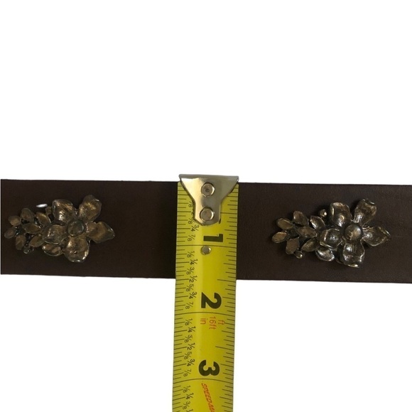 Women’s Dark Brown Leather Belt Flower Buckle Size Medium - Picture 10 of 13